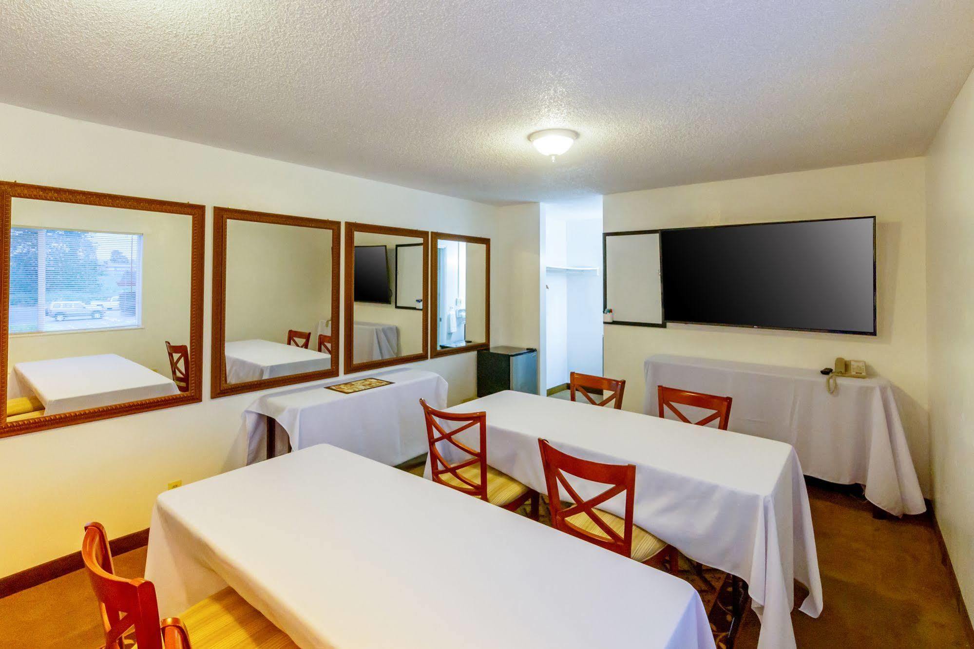 Oyo Hotel Chehalis I-5 South Экстерьер фото